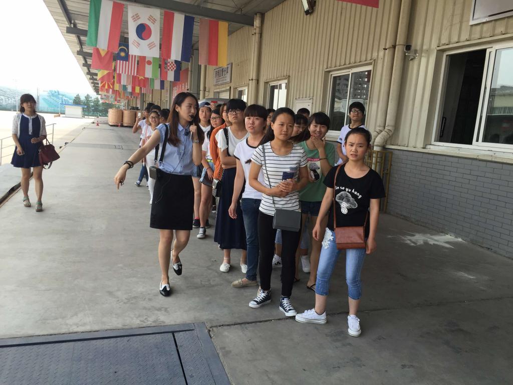 学生赴西安国际港务区实习实训